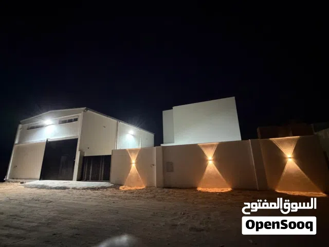 للإيجار في طريق المشتل هنقر مساحة 150متر ملحقة به قطعة أرض جانبية مساحتها 300 متر