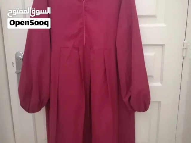 100قطعه ملابس مستعمله متنوعه شبه الجديد