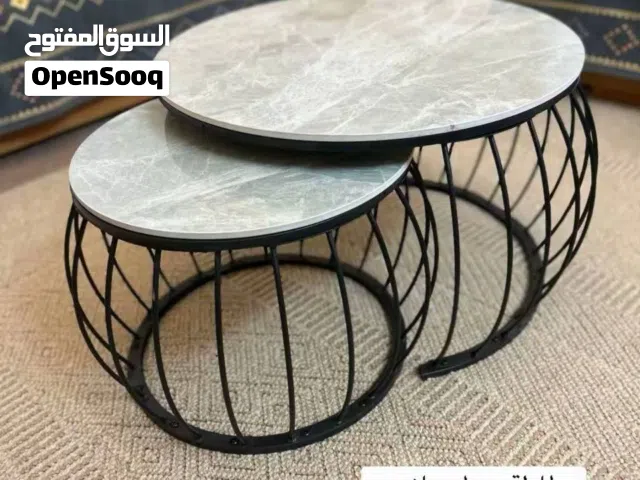 طاولة وسط قطعتين