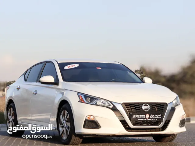 nissan altima 2.5L 2021 GCC  accident-free in excellent condition 837 P.M
