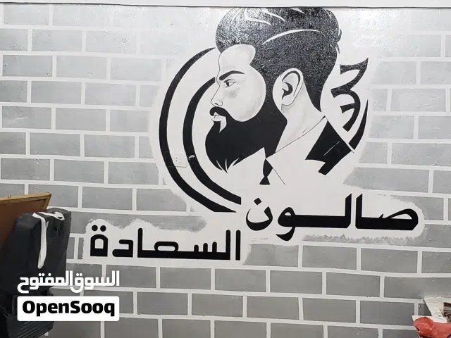 رسام وخطاط  وتلوين وتعطيق ورسم على الورق  وللمحلات ومجسمات وجميع انواع الاعمال الفنيه