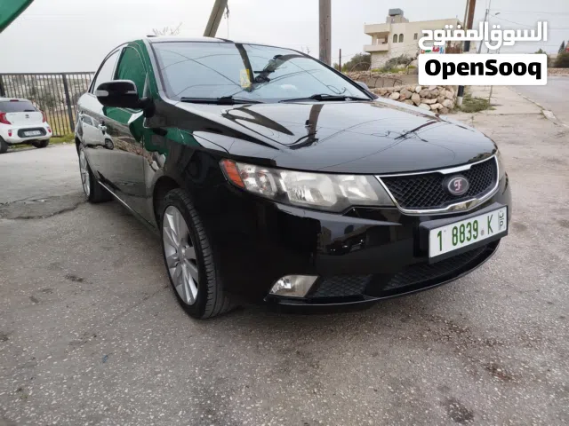 كيا فورتي 2008  فل اضافات  بصمة دخول  بصمة تشغيل  فتحة سقف تدفئة كراسي  شاشة اصلية  حساسات اصلية