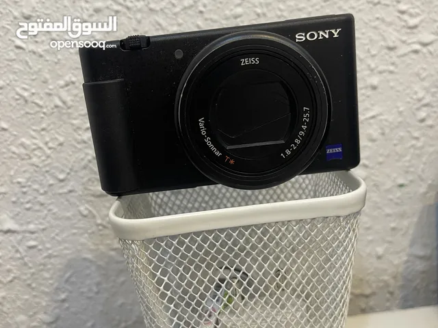 كاميرا-كاميرة سوني zv1  كاميرة تصوير فيديو احترافية مستعمل استعمال خفيف شبه جديد مع كامل الاغراض