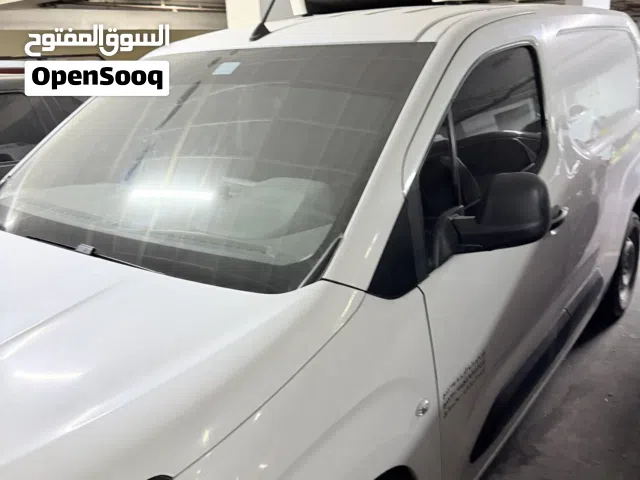 2020 بيجو بارتنر Van Short Body