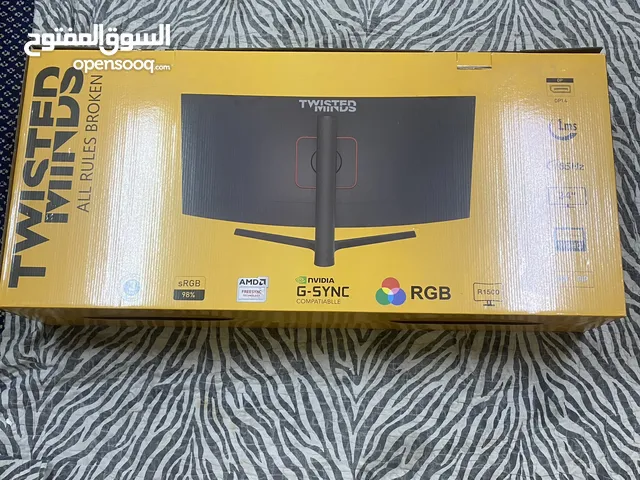 شاشة قيمنق نضيفه لها خصائص شوف تحت سوم