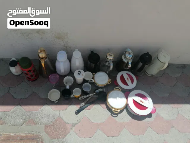 10 دلل ثهوة وشاي و4 سخانات طعام و7 جلسان ملونه سيراميك و3 ملاعق كبار للغرف