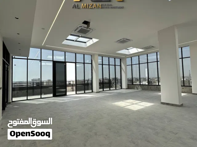 قاعات تجارية مفتوحة  للايجار  من ضمن بناية حديثة VIP بتصميم عصري وحديث  موقع مميز في البصره-الجزائر
