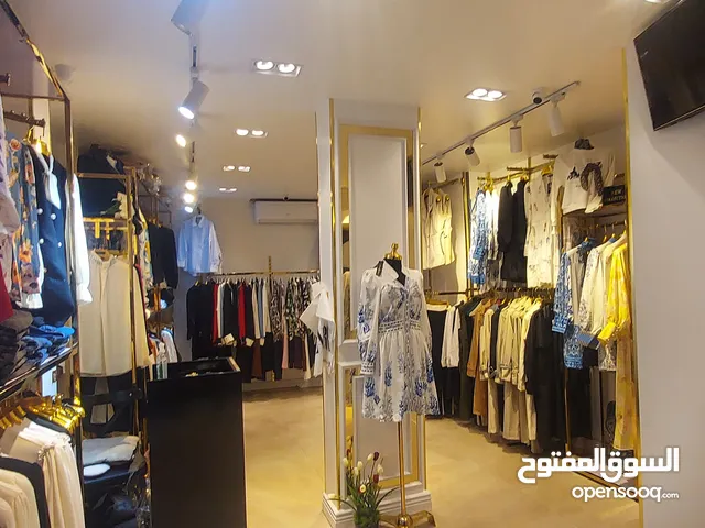 محل للإيجار في الفويهات على الرئيسي مباشرة جاهز بالديكور