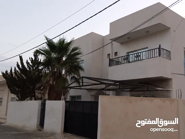 300m2 More than 6 bedrooms Townhouse for Sale in Mafraq Al-Hay Al-Janoubi