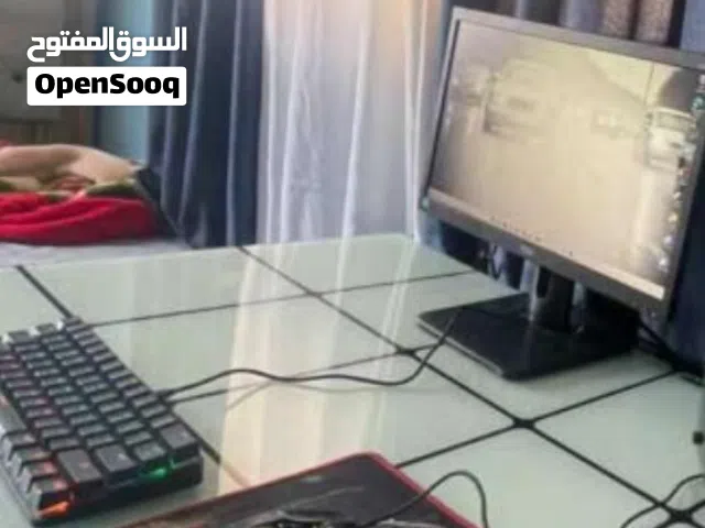 شاشه كمبيوتر مع ماوس و كيبورد العاب احترافي