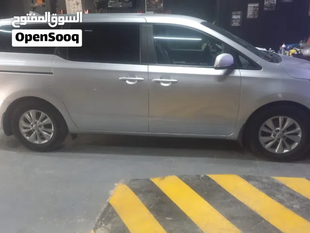 2015 كيا سيدونا Standard