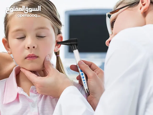 جهاز تنظير عدسه مكبره مع الاضاءه و اربع روؤس مختلفه للكشف عن وضع داخل الاذنين و تنظيفها و رؤية اما