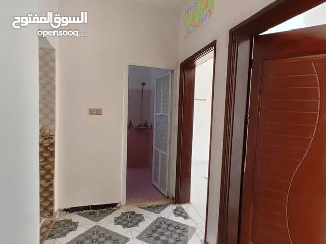 شقة للايجار في صنعاء حي 24 خلف مركز العزاني ش تعز