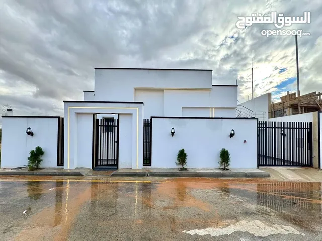 175 m2 3 Bedrooms Townhouse for Sale in Tripoli Al-Serraj