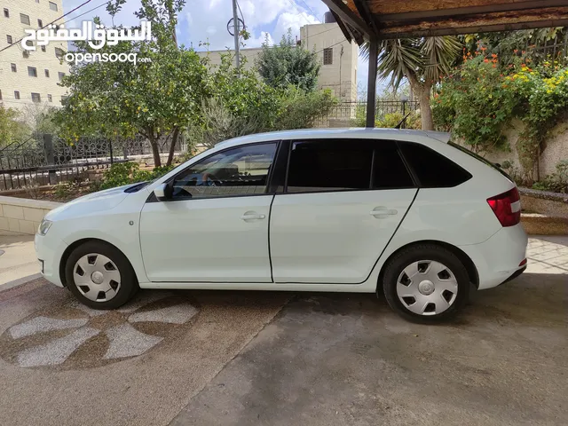 سكودا رابيد جير عادي