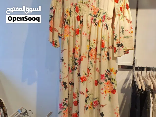 ملابس نسائية للبيع في السيديه