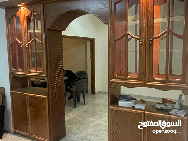 ديكور خشبي مع خزائن