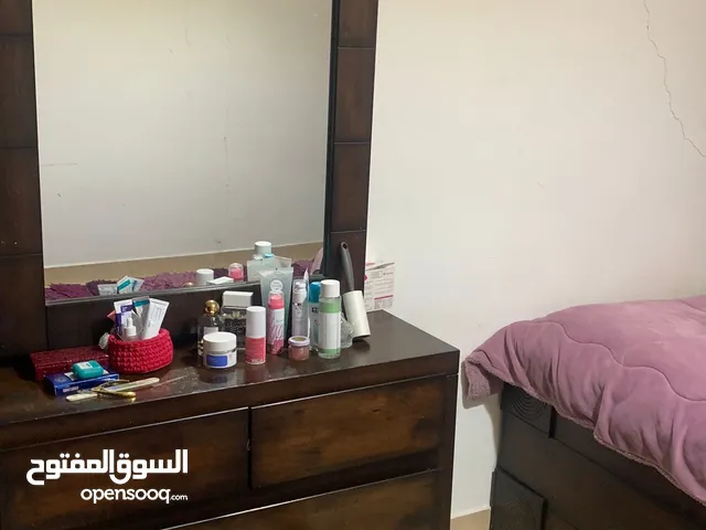 إعلان لغرفة نوم خشب نوعية جيدة