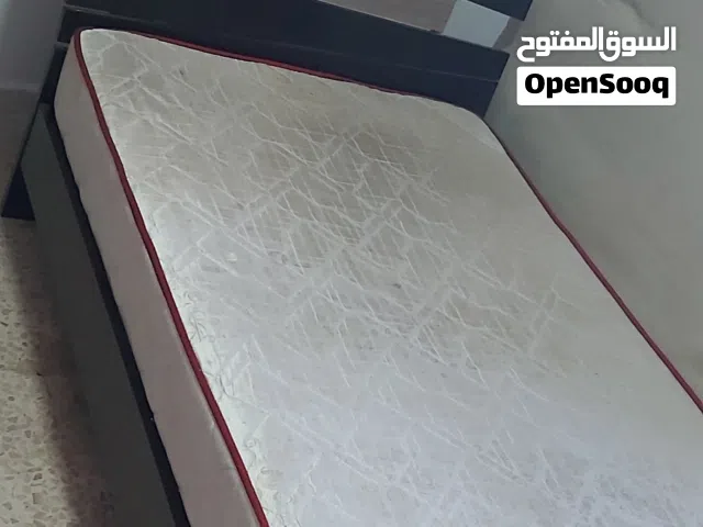 سرير تخت مفرد و نصف و مكتب مع كرسي مكتب كامل 65 د