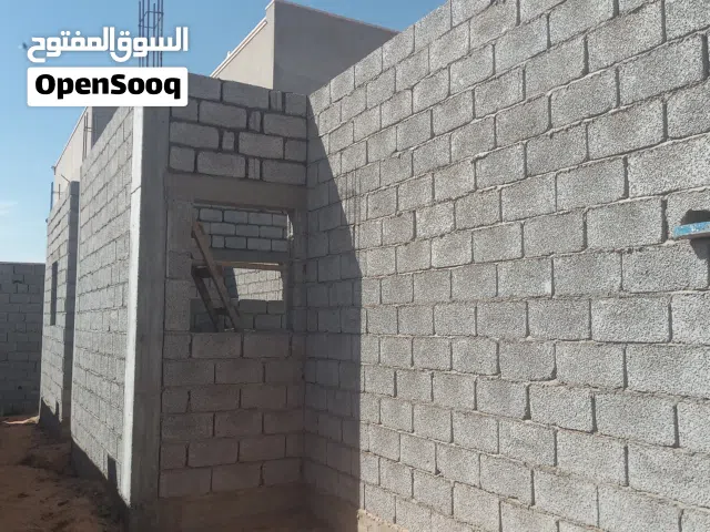 منزل تحت الإنشاء للبيع بمنطقة الرمله.قصربن غشير بالقرب من محلات الناوي.قوعد وعرص موتق بالفيدويات