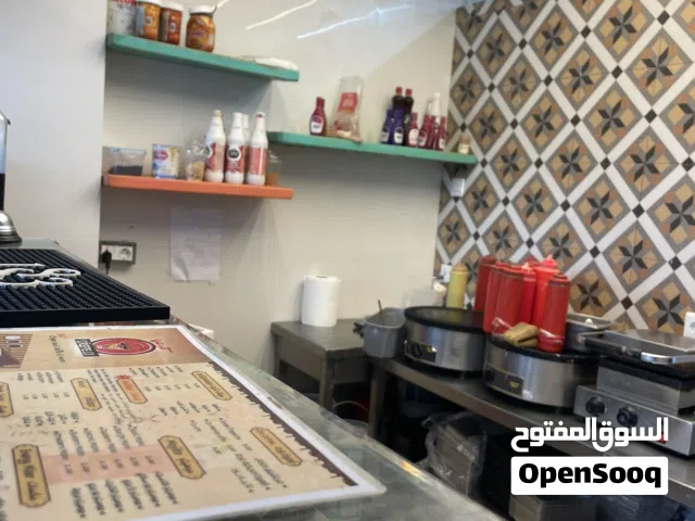 محل كريب ووافل قائم  للبيع