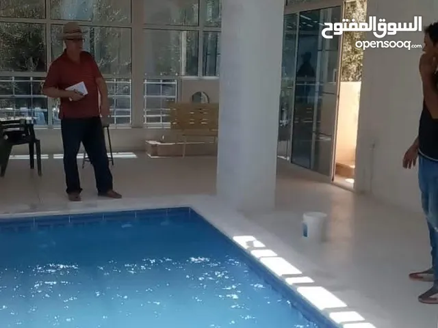 تنفيذ كافة اعمال المسابح وصيانة المسابح وكافة أعمالها وشلالات والشاليهات من الحفر حتى السباحه بنظام