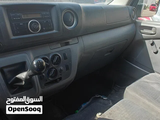 Nissan Urvan 2015 (High Roof ) Box Van Cargo Bus للبيع نيسان أورفان 2015 - سقف عالي - ممش