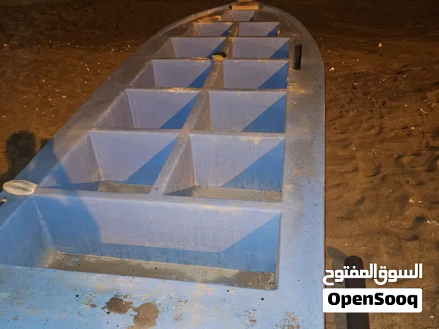 للبيع قارب صغير
