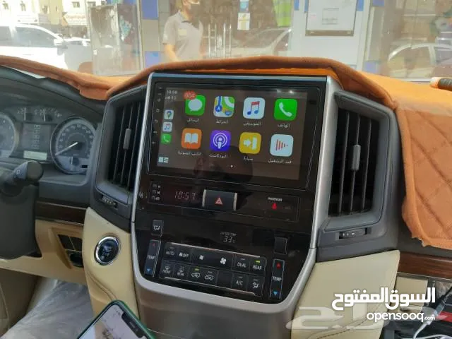 شاشات وكاميرات