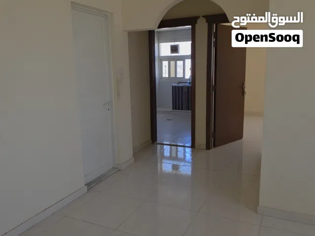 للإيجار، شق غرفة وصالة وحمامين، ومطبخ في منطقة البطايح