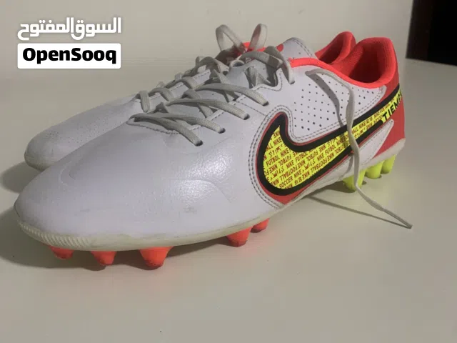 حذاء رياضي كرة قدم Nike