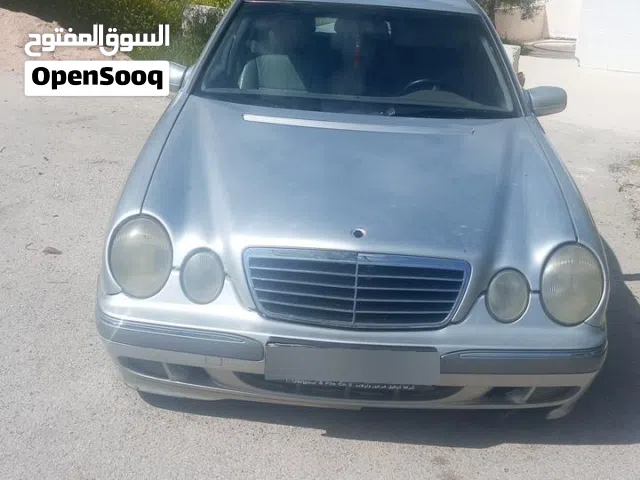 2000 مرسيدس بنز الفئة-E E 200
