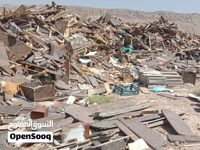 Wood mixed 50-70 tones available ibri تتوفر أنواع مختلفة من الأخشاب تتراوح بين 50 و70 لونًا.