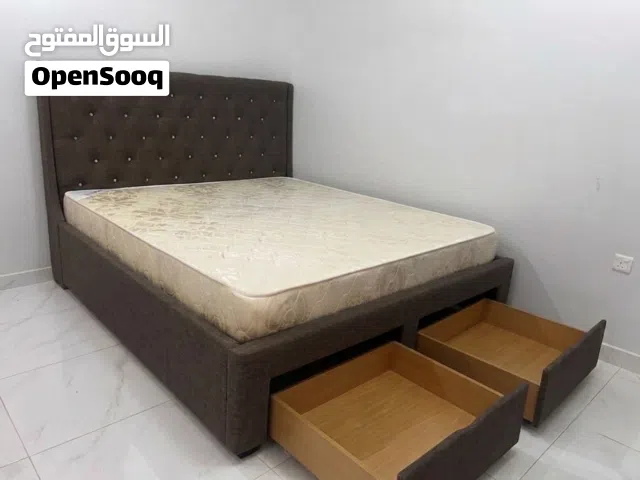 فرصة لبيع مستعجل سرير لشخصين نظيف ، استخدام بسيط