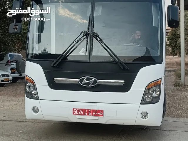 للبيع أو الإيجار حافله هيونداي يونفرس موديل 2015