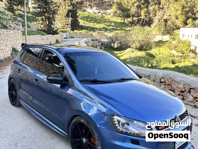 2018 فولكسفاغن بولو Standard