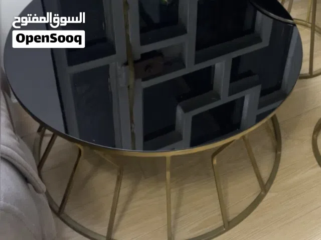 طبلة ستيل وسطية وميز خشب ابيض وتيبلام وتلفزيون قيثارة ومغسلة