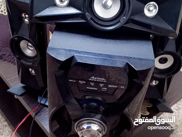 مسرح منزلي صب و3 سمعات صوت ودقة للبيع او البدل ع طيور كوكتيل او كنار