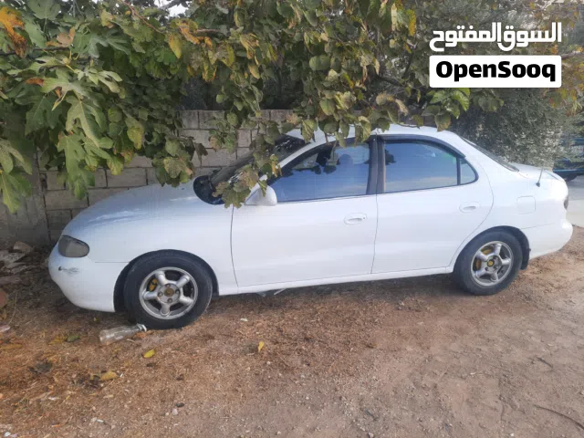1995 هيونداي افانتي Standard