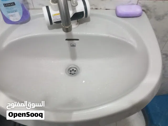 مغسلة عامود بحالة ممتازة قياس 60*40ولا كسر للبيع بسعر مغري