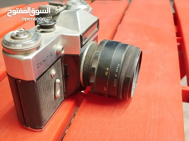 كاميرا Zenit-e انتيك من الزمن الماضي
