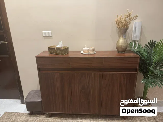 خزانه احذيه جديده استعمال يومين فقط بسعر مغري 50 دينار سعر الشراء 90 دينار