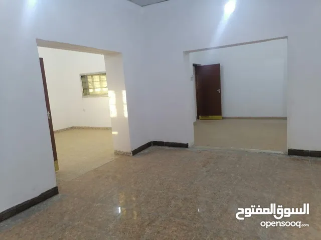 300 m2 More than 6 bedrooms Townhouse for Rent in Basra Jaza'ir