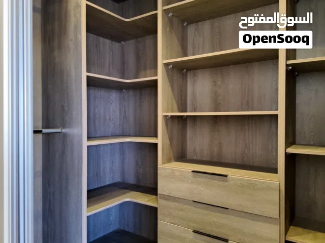 شقة طابق أخير مع روف مطلة بمساحة 211 م2  الموقع : الجبيهة-ام زويتينة-بالقرب من مدارس أكاديمية ليمار