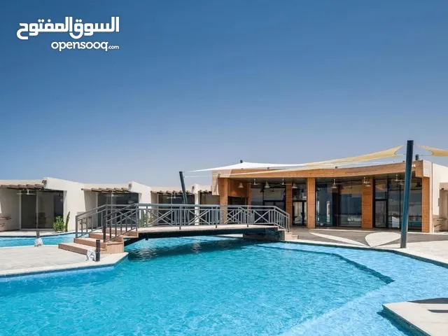شاليه للبيع متشطب بالكامل في دايركشن وايت الساحل الشمالي في قلب راس الحكمة - Direction white