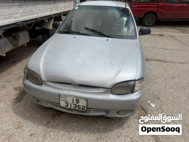 1999 هيونداي اكسنت Standard