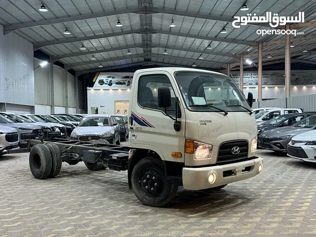 Tractor Unit Hyundai 2023 in Al Riyadh