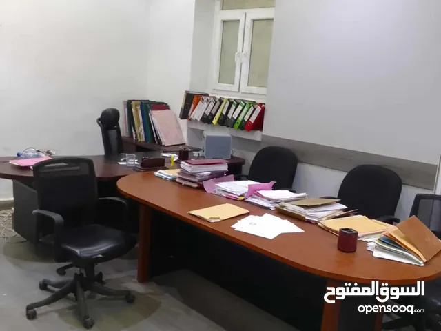 شقة للايجار مكتبية نظام دورين دبولكس مفروشة بالكامل علي رئيسي بوستة خط كافي لاتي