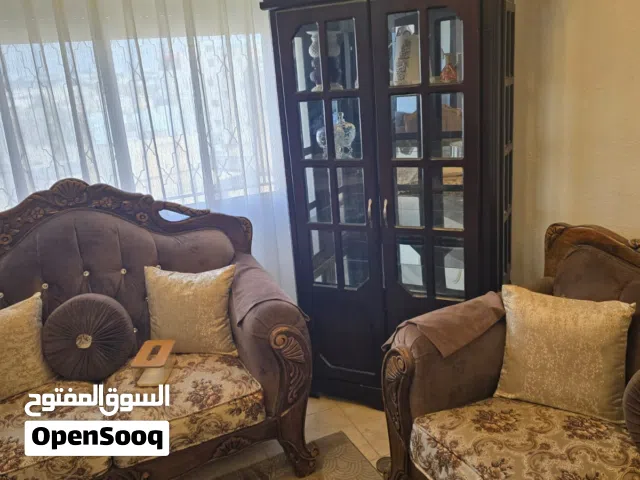 فضية (خزانة عرض زجاج)