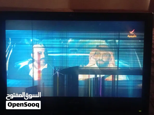 الشاشه من دون الجهاز بس انه في كسر بالشاشه شوف الصوره.
